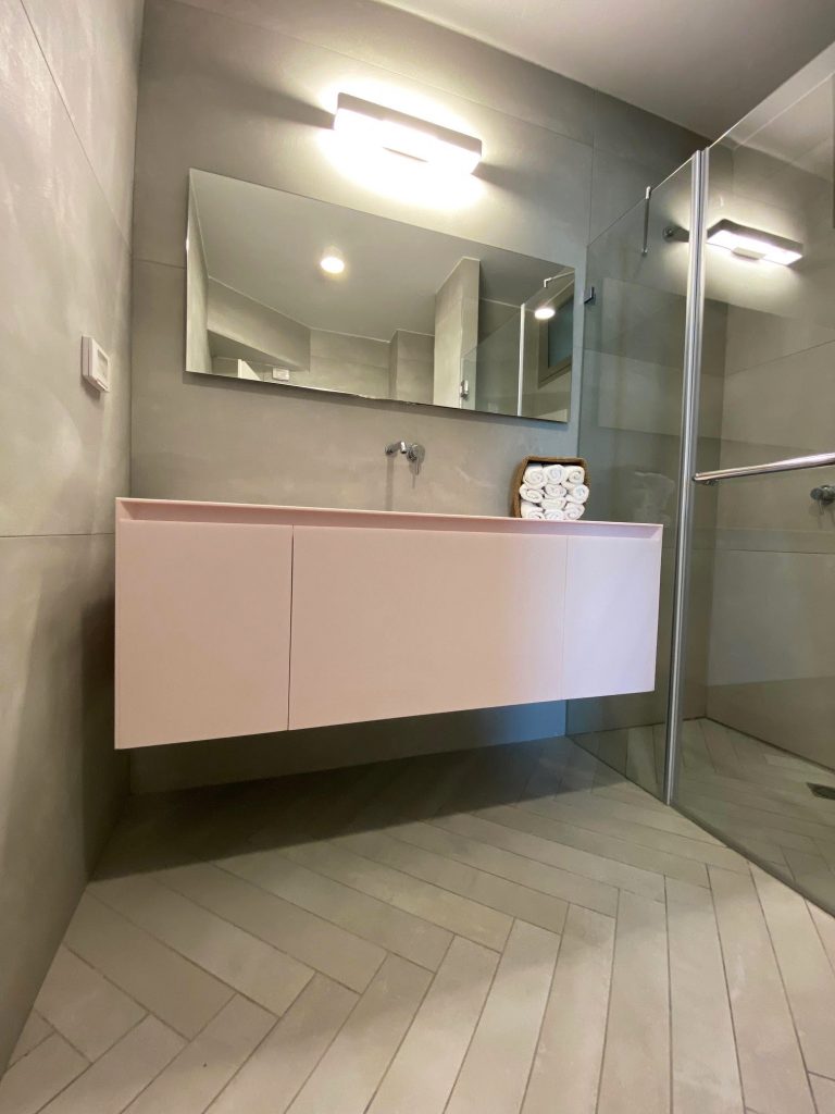 חדר רחצה-חזית